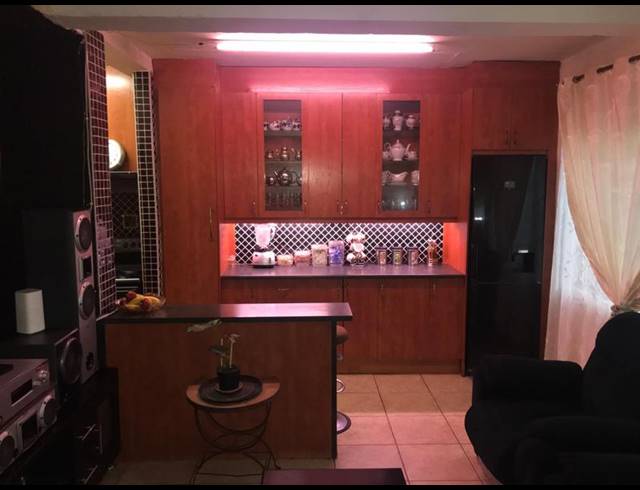 3 BEDROOM APARTMENT FOR SALE IN CORONATIONVILLE